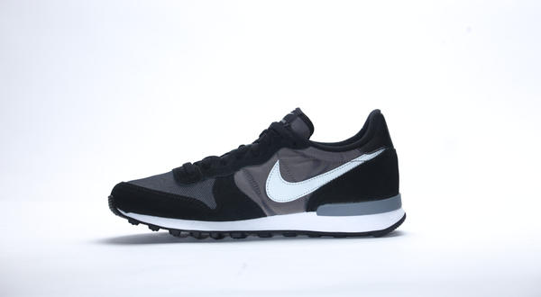 Nike on sale internationalist black